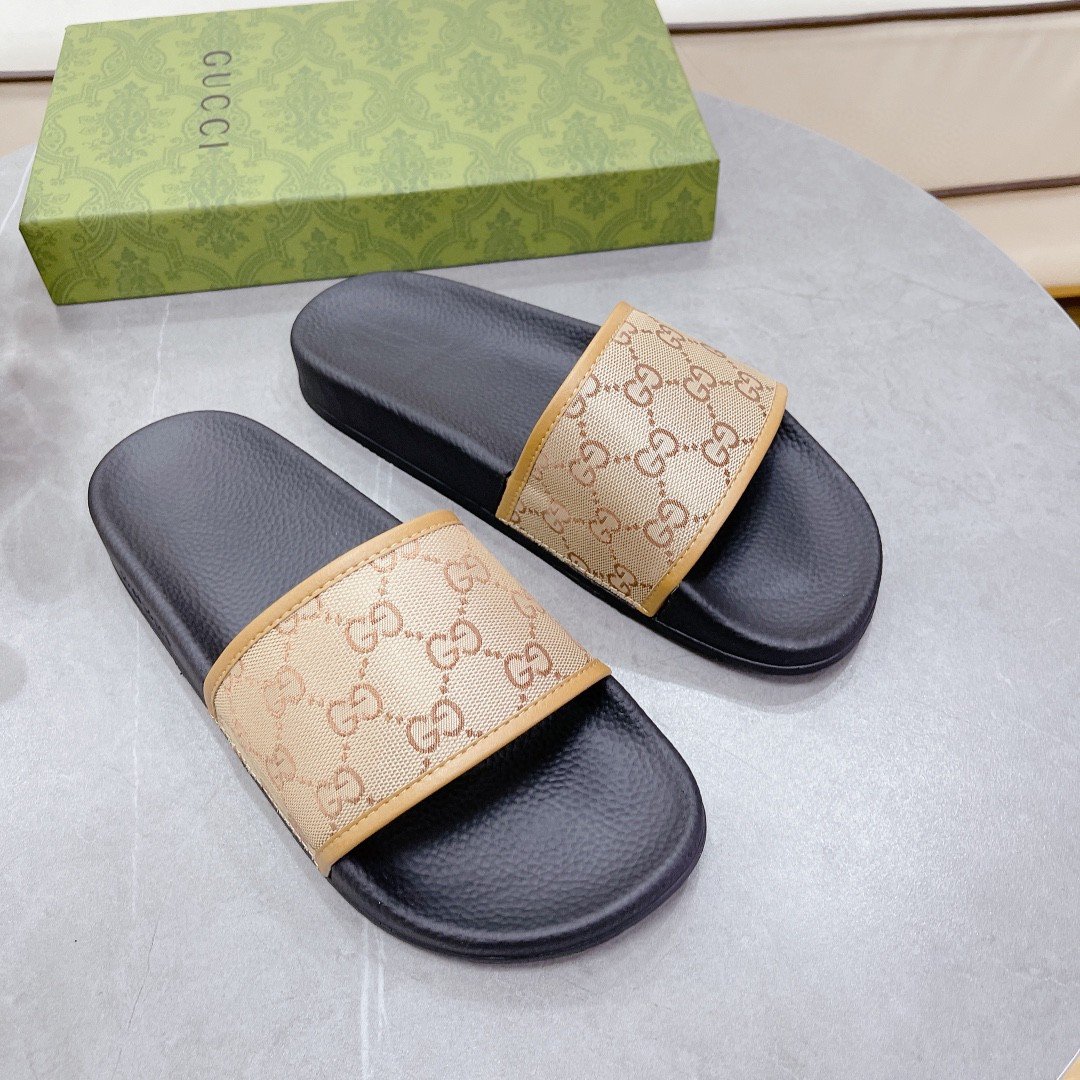 f505b989.jpg Gucci Men's GG Slide Sandal Black And Brown For Men 407345 - Image 1