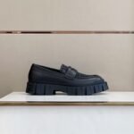 Fendi FD O’Lock Nubuck Loafers Black For Men - Image 3