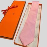 Hermes Elegent Rose Silk Tie For Men - Image 5