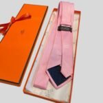Hermes Elegent Rose Silk Tie For Men - Image 4