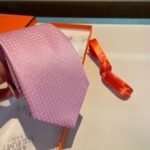 Hermes Elegent Rose Silk Tie For Men - Image 7