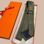 Hermes Elegent Green Silk Tie For Men - Image 2