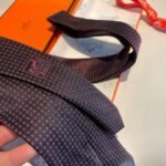 Hermes Elegent Burgundy Silk Tie For Men - Image 6