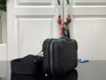 Louis Vuitton Horizon Clutch 8.3in/ 21cm Black Silver Hardware For Men - Image 5