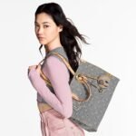 Louis Vuitton OnTheGo MM Tote Bag 13.8in/ 35cm Washed Gray Gold Hardware For Women M13189 - Image 2
