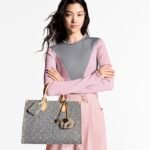 Louis Vuitton OnTheGo MM Tote Bag 13.8in/ 35cm Washed Gray Gold Hardware For Women M13189 - Image 3