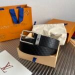 Louis Vuitton Initiales 35 mm Reversible Belt Black LV Blason Embossed - Image 2
